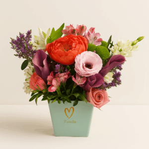 Arreglo floral con peonías en Santiago de Chile en box elegante Fioretta