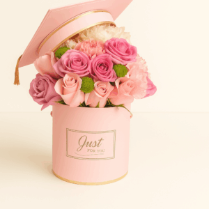 Brillo Rosa Fioretta – box floral de graduación rosado con rosas y peonías