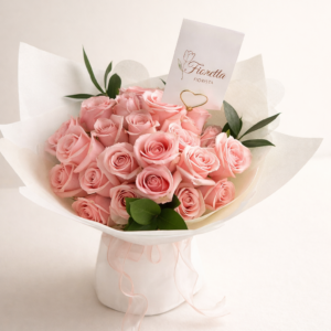 Ramo Rosé Suave Fioretta con rosas rosadas, arreglo floral delicado y elegante